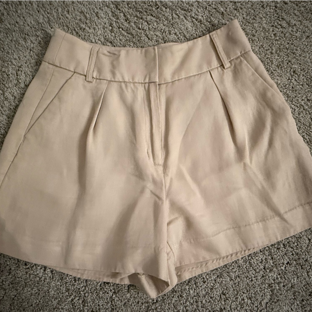 EXPRESS Stylist Women's Tan Shorts- Size 4